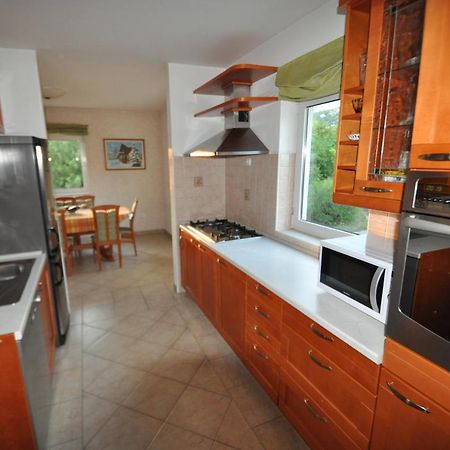 Апартаменты Lux Apartman Leo Кострена Экстерьер фото