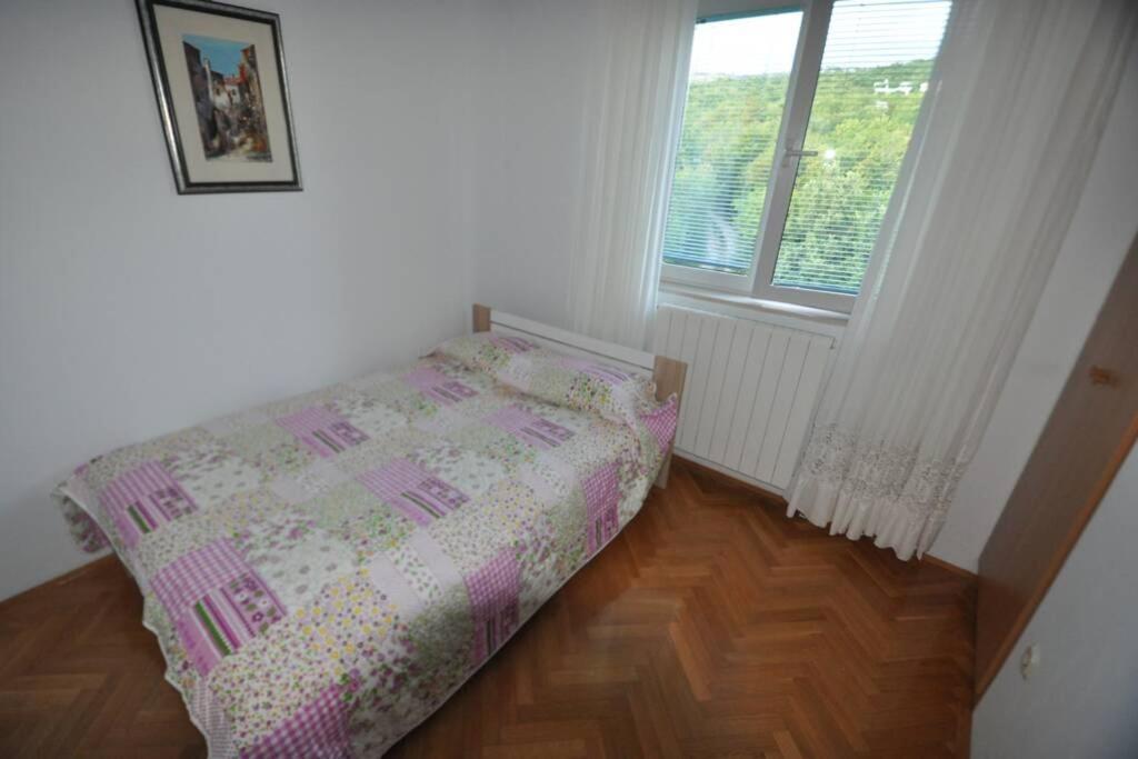 Апартаменты Lux Apartman Leo Кострена Экстерьер фото